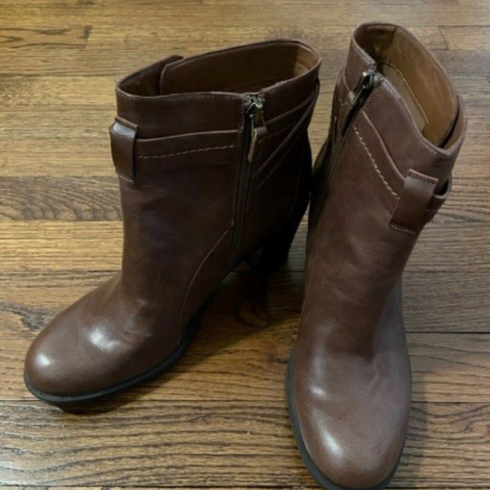 New - Franco Sarto Brown Boots - size 8 - NWOB